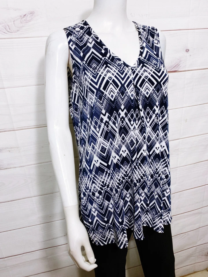 Top de mujer Alfani talla M azul y blanco argyle/diamante cuello en V sin mangas Foto 2 de 4