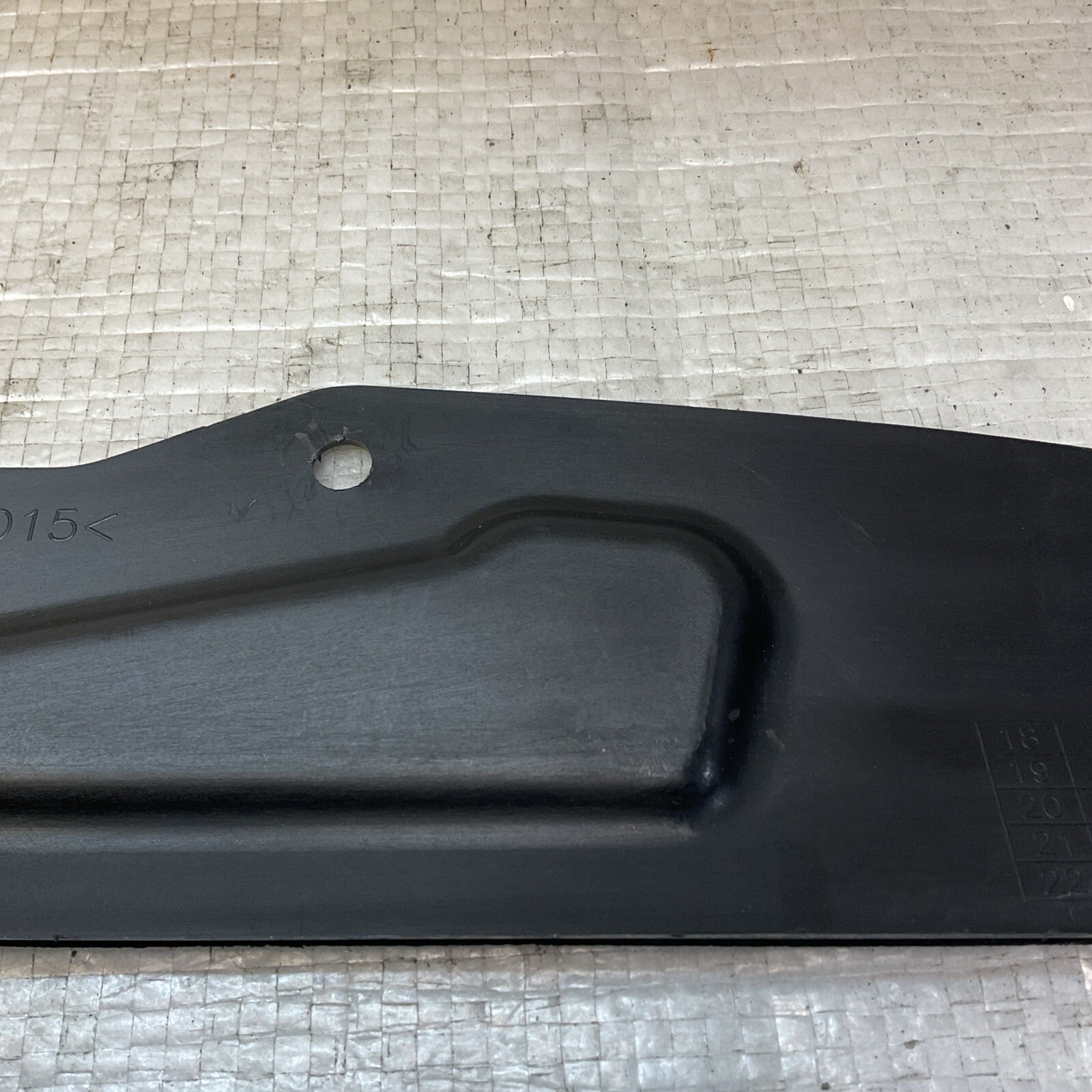 2014 - 2016 MASERATI QUATTROPORTE FRONT RADIATOR AIR DUCT SHIELD OEM 670009288