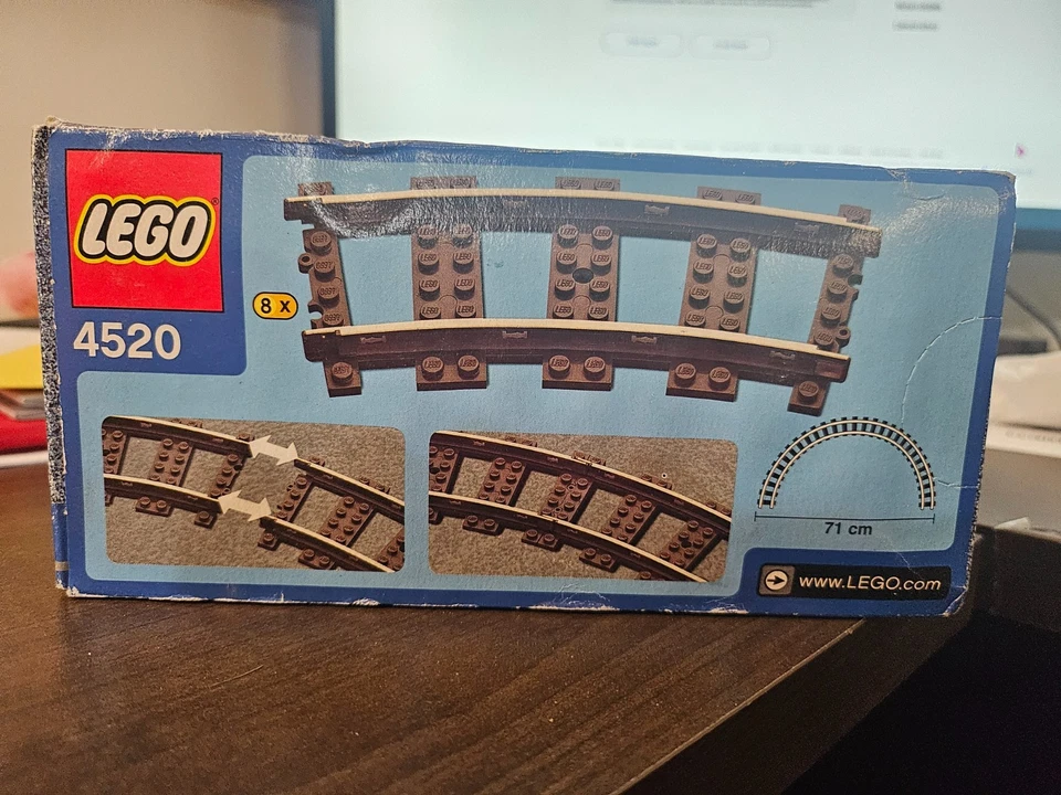 Lego 4520 World City 9V Electric Curved Train Tracks - Image 3 of 4