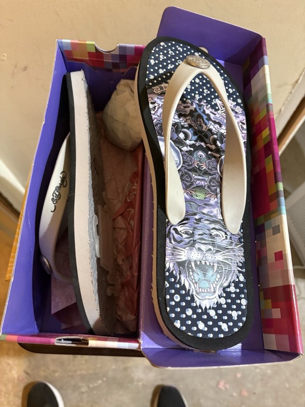 RARE Ed Hardy Women's Gray Flip Flop Sandals Slip-On Graphic Print Logo US 10