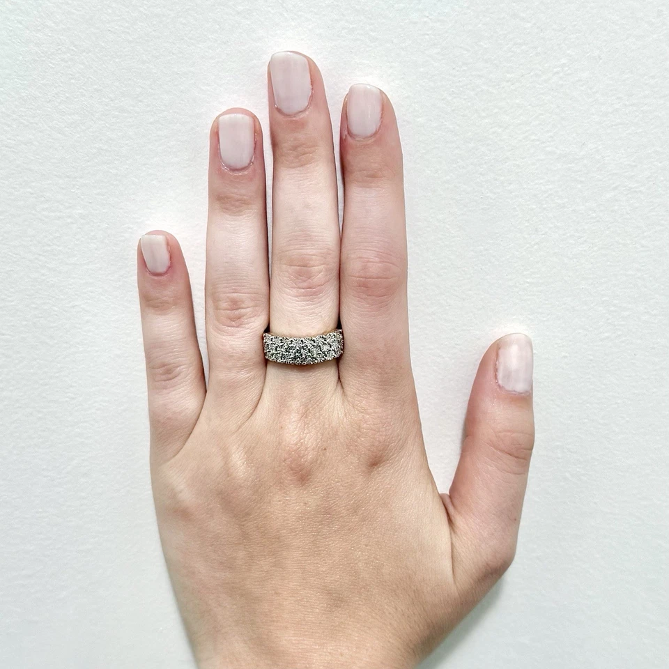 Anillo vintage de oro de 14K con banda de diamantes de 3 filas - Anillo de diamantes de oro macizo de dos tonos de 14K Foto 2 de 4