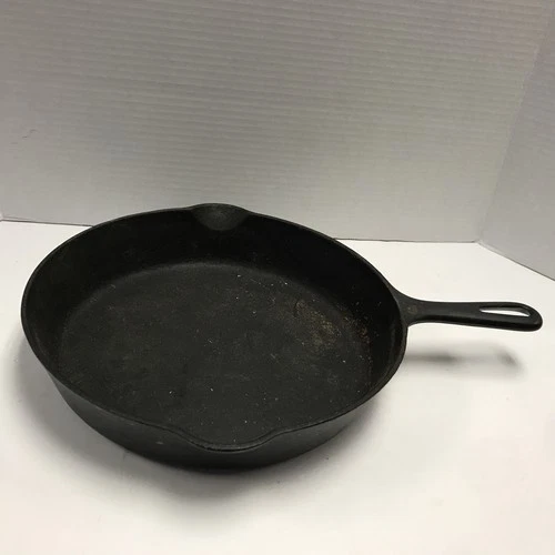 Griswold No. 8 Cast Iron Skillet Double Spout Small Block Logo Pan