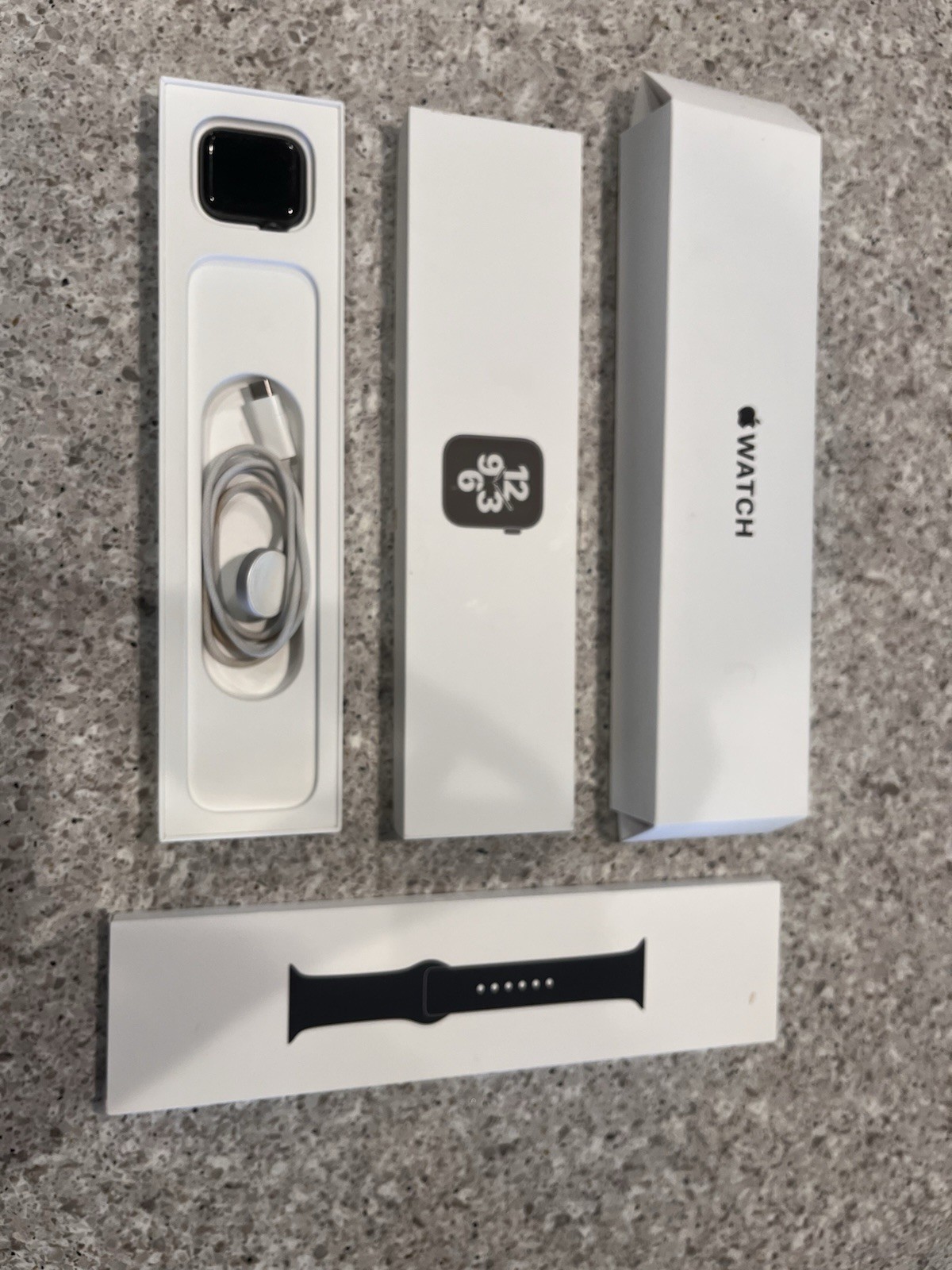 Apple Watch SE 40mm GPS Space Gray Aluminum Case with Sport Band M/L-image