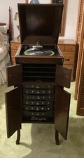 Antique VICTOR VICTROLA Upright  Machine/Phonographs model VV-X-545066