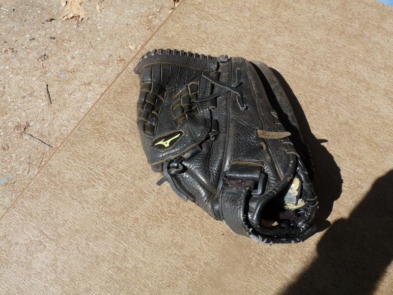 Mizuno Professional Series Black 13" Baseball Glove for RH Thrower - Well Used