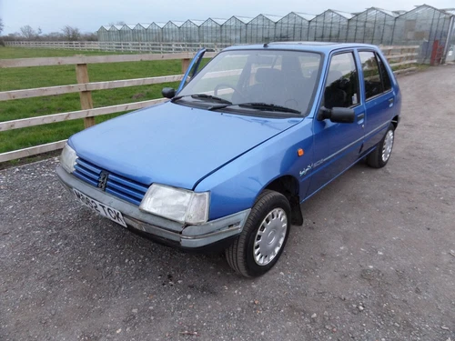 Peugeot 205 Mardi Gras 5 Door Hatchback 1.8 Diesel. - Picture 4 of 13