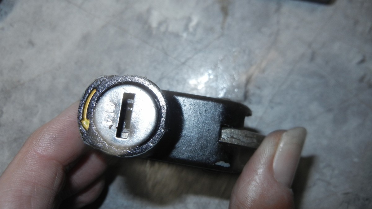 1974 KAWASAKI F7 175 IGNITION SWITCH STEERING AND HELMET LOCK WITH