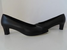 CHANEL Black Leather/Grosgrain Cap Pointed Toe Pumps Size 38/US 8