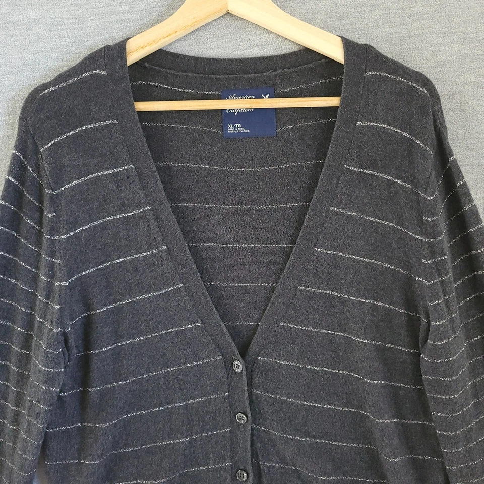 Suéter American Eagle Mujer XL Gris Plateado Rayas Cárdigan Abotonado Cuello en V  Foto 4 de 4