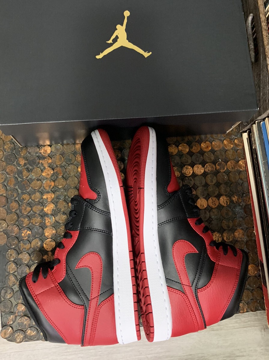 NEW NIKE AIR JORDAN 1 Mid BANNED Bred Black Red Size 10.5 DS