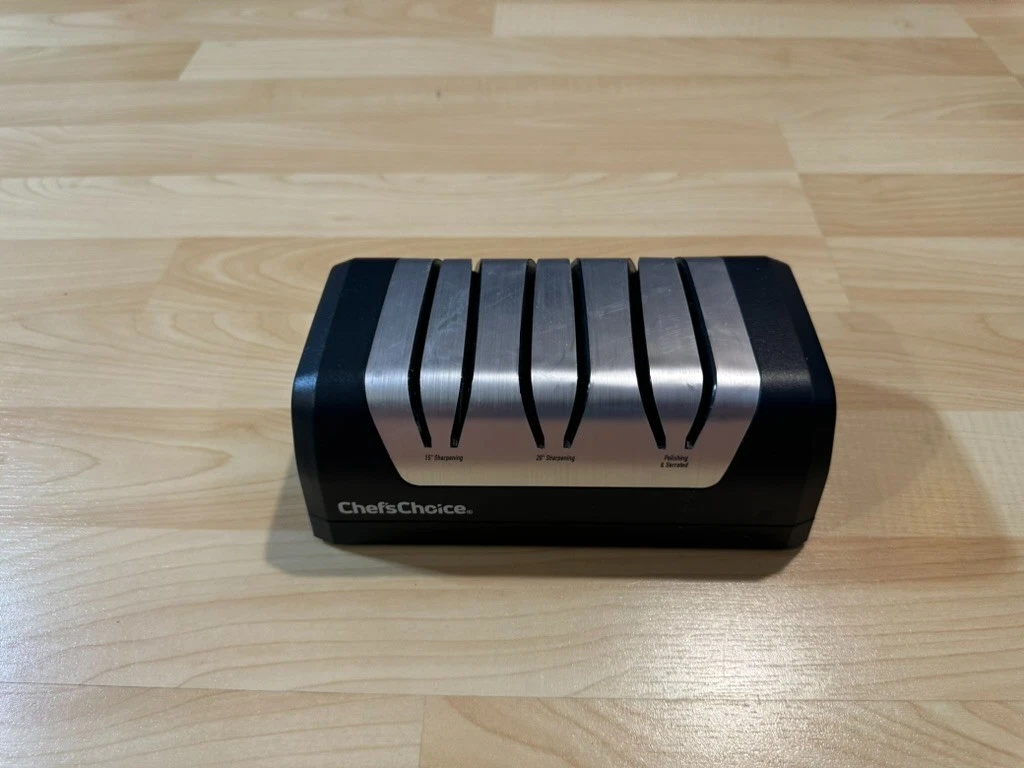 Chef's Choice Rechargeable AngleSelect DC 1520 Electric Knife Sharpener