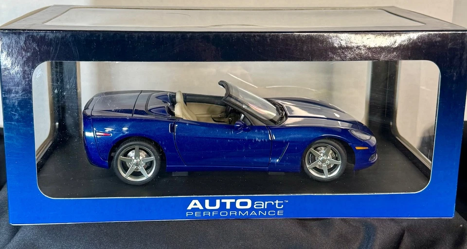 AUTOart: 2005 CHEVROLET C6 CORVETTE CONVERTIBLE 1:18 Scale Blue 71222 - Image 3 of 4