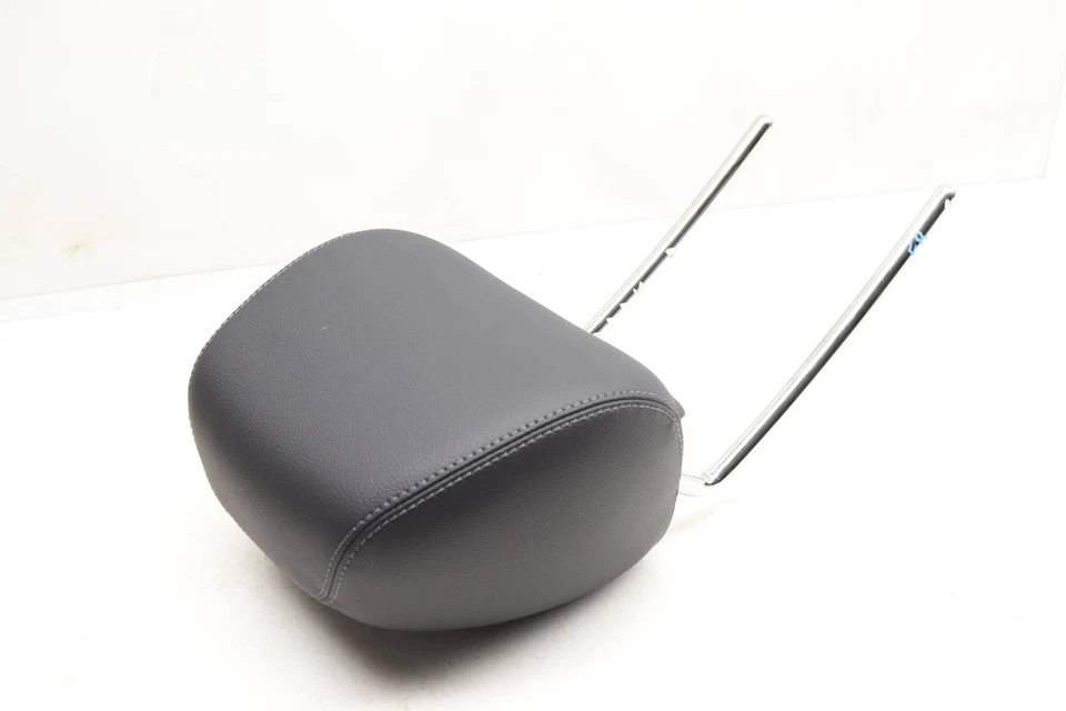 2015-2019 MERCEDES-BENZ GLA45 AMG - Front SEAT Headrest / HEAD REST 2469701300 - Image 2 of 4