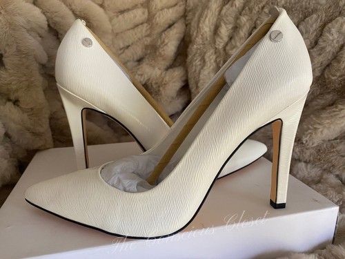 NUEVO EN CAJA Calvin Klein Brady Tacón Bomba en Crema Marfil Blanco EE. UU. 8,5 EUR 38,5 NOVIA - Imagen 1 de 13