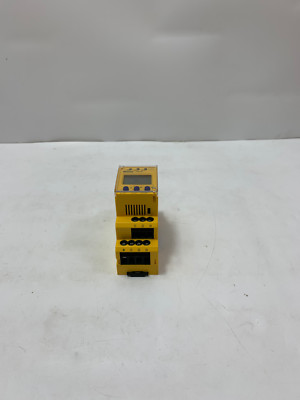 BENDER VME420-D-2 B93010002 VOLTAGE RELAY