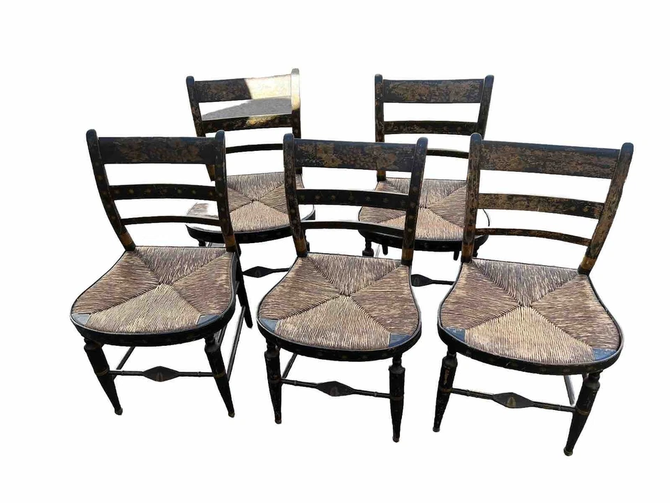 5 sillas antiguas originales Hitchcock estampadas negras y doradas con asiento de granja Rush Foto 2 de 4