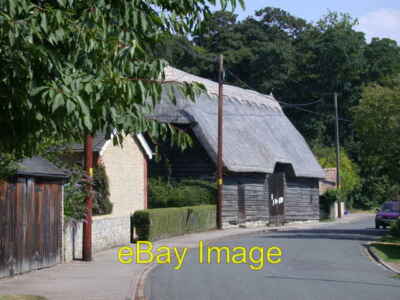 Photo 6x4 Thatched barn in High Street Little Eversden C17-C18. Timber fr c2008