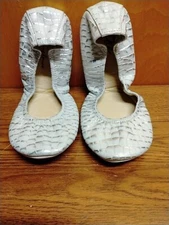 The Storehouse flats Women’s size 7 Silver Snakeskin slippers