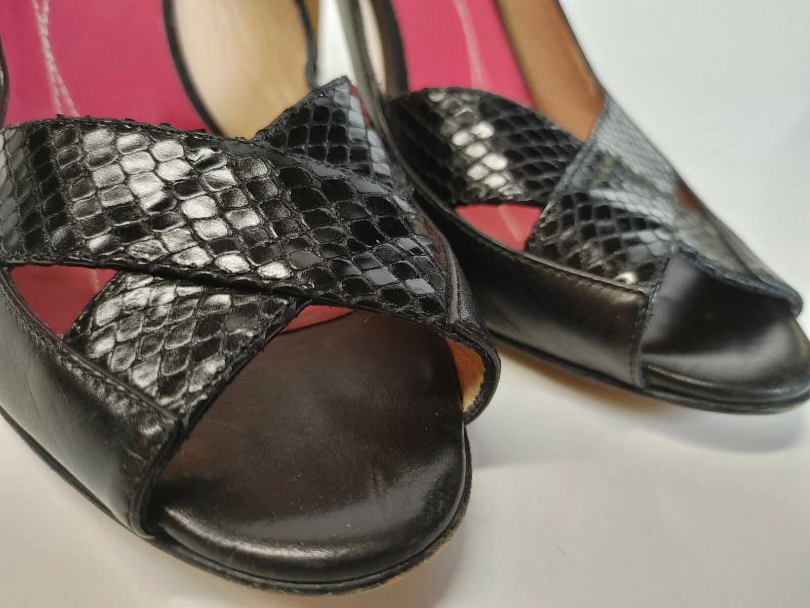 Scarpe décolleté Kate Spade New York nere in pelle con tacco a spillo taglia 7 5 AA Made in Italy