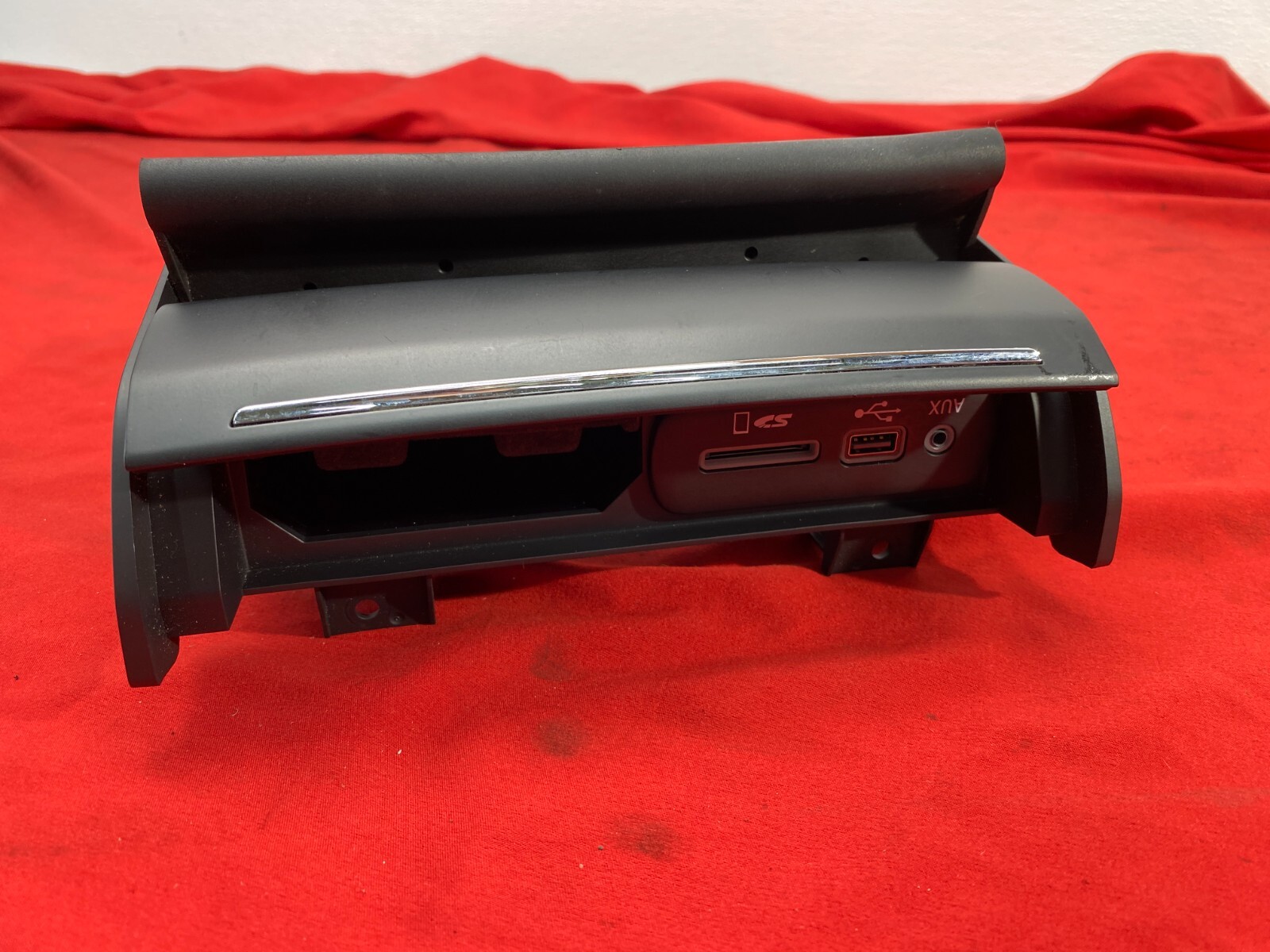 14-21 Maserati Quattro Ghibli Center Dash AUX USB Phone Storage Compartment OEM✅