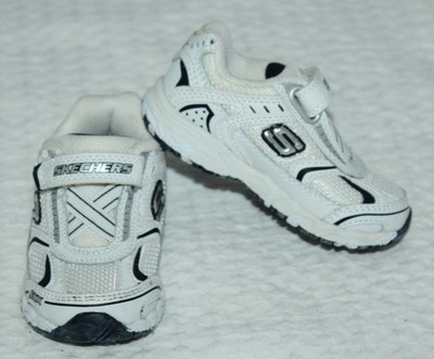 infant white tennis shoes