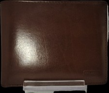 COACH Bi-Fold Wallet Made of high-quality leather NEW Without Tag Made In INDIA