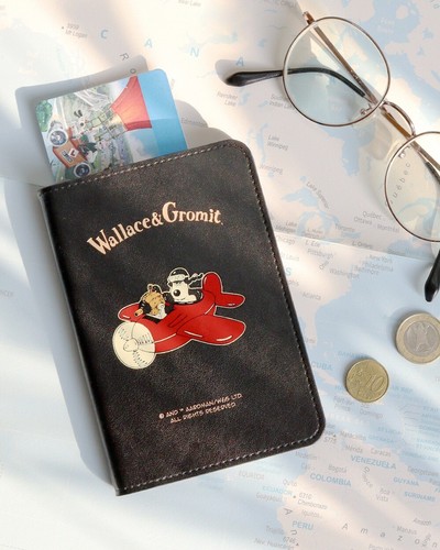Colley Wallace & Gromit Black Travel Passport Case Card Wallet Pocket Holder - Picture 3 of 4