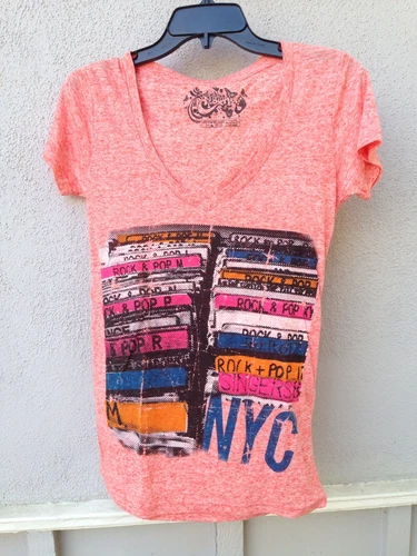 $38 NEW Five Crown Pink Soft Pop Rock Music Graphic V Neck T Shirt Size M