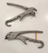 Pair Of Pizza Pan Gripper For Hot Pans Baking, Tongs.  Free Shipping