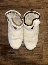 Women's ARIAT Ivory Fuzzy Slippers XL 9.5-10.5