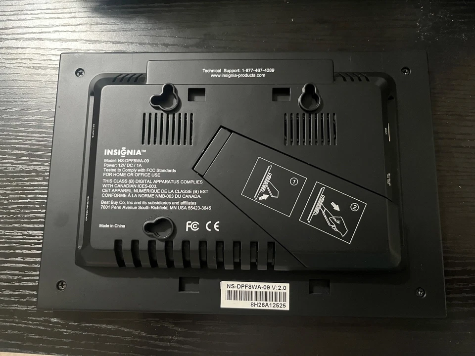 Insignia 8 Inch Digital Picture Frame NS-DPF8WA-09 with Remote Control - Image 2 of 4