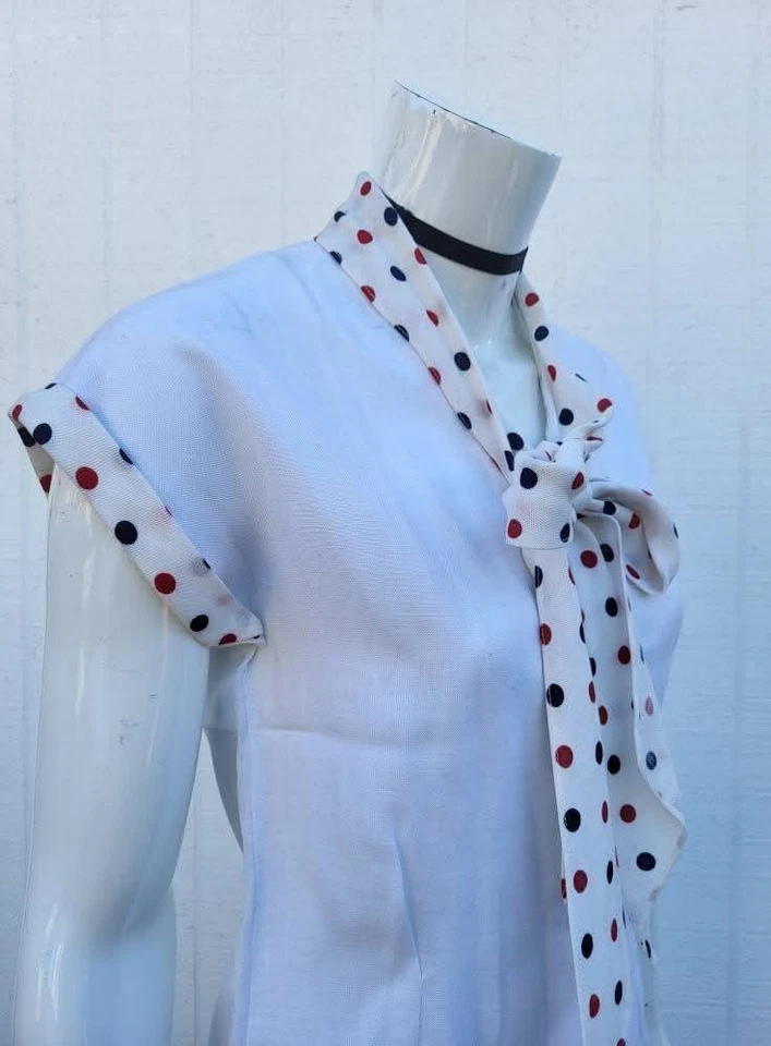 Top abotonado a lunares de lino de los años 50 Foto 2 de 4