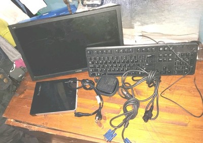 Lenovo Thinkpad Idea Center Desktop Laptop LCD Monitor & Keyboard Windows 10