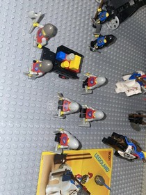 Vintage Castle LEGO Lot - 6030 Catapult and set 677, 6021 - 100% Complete 3 sets