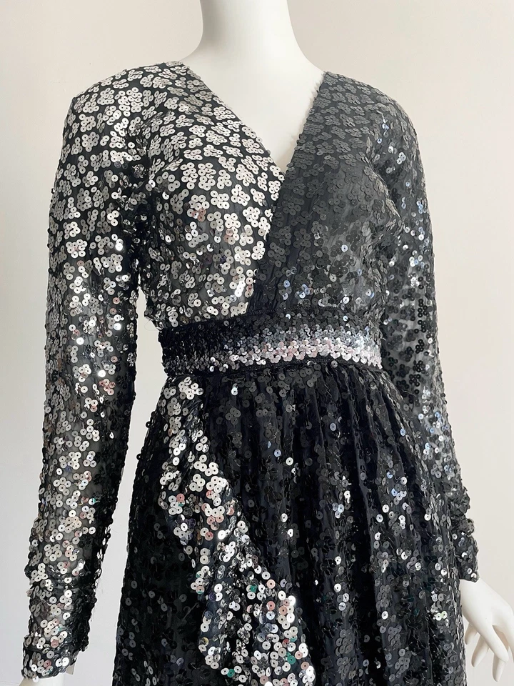 Vestido Vintage XS Givenchy F/W 1980 Documentado Negro Plata Lentejuelas Volantes DEFECTOS Foto 3 de 4