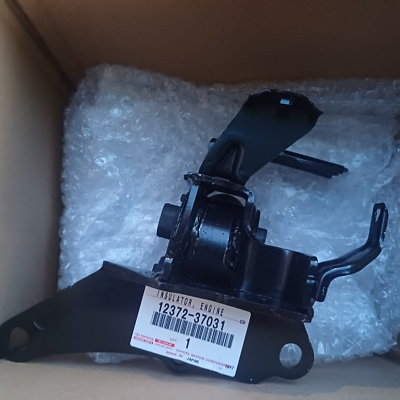 TOYOTA 12372-37031 Genuine Noah Voxy Engine Mounting Insulator LH