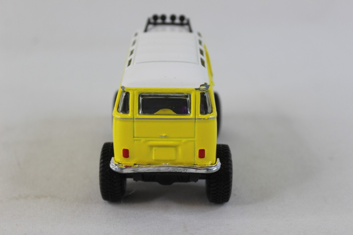 Samba Off-Road Volkswagen VW Bus Yellow & White 1:40 Scale Maisto