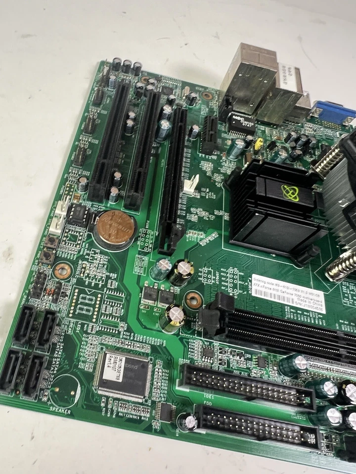 Placa base XFX nForce 610i GeForce 7050 # MG-610i-7059 Foto 3 de 4