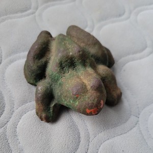 Vintage Antique Primitive Cast Iron Frog Desktop Paperweight - amazing piece!