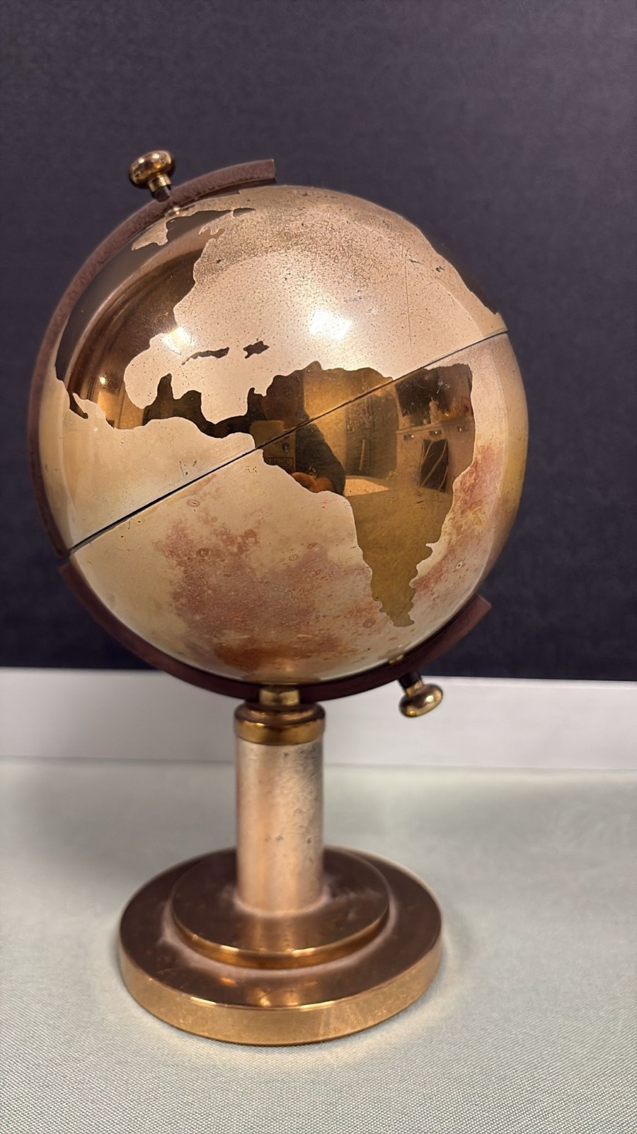 VINTAGE MID 1900'S FLOWERY GLOBE SHAPED BRASS CIGARETTE HOLDER