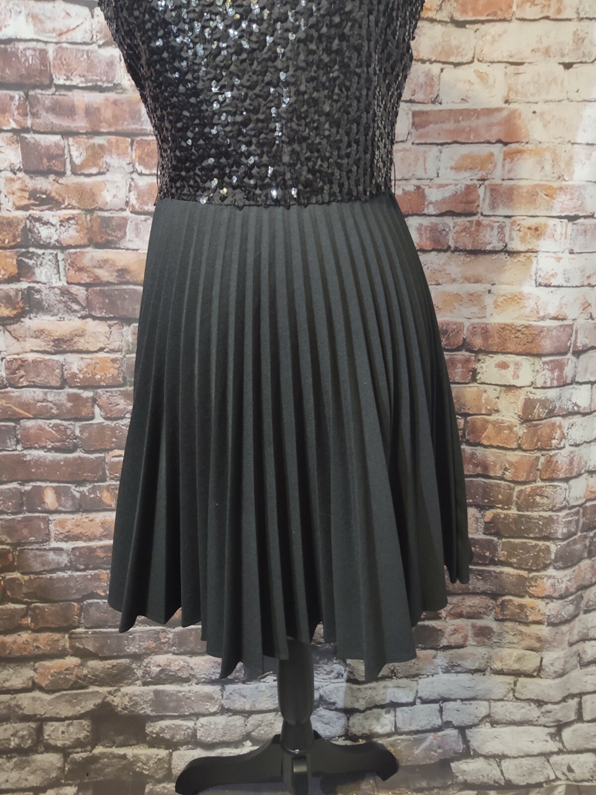 VINTAGE 1980s BLACK SEQUIN HALTER DRESS PLEATED S… - image 7