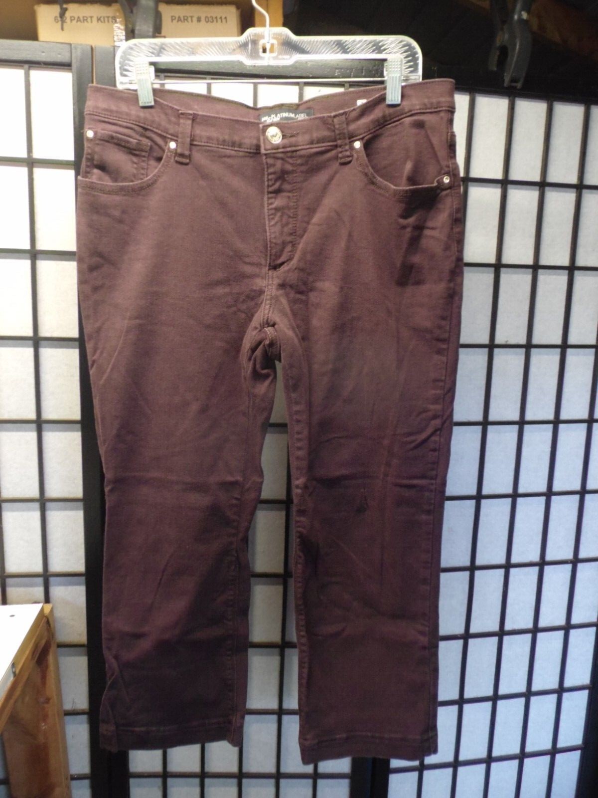 Lee Platinum Label Classic Fit Straight Leg Capris Size 16 Petite (Waist  34) 83622786484 | eBay