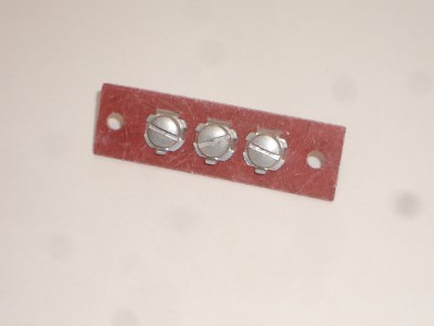 VINTAGE PHENOLIC SPEAKER TERMINAL STRIP 3 SCREWS FOR STEREO SWAN SHORTWAVE RADIO