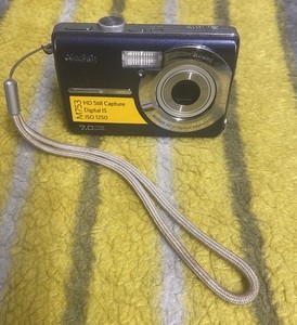 Kodak M753 7.0MP Digital Camera 3x Optical Zoom + Case & Wrist Strap