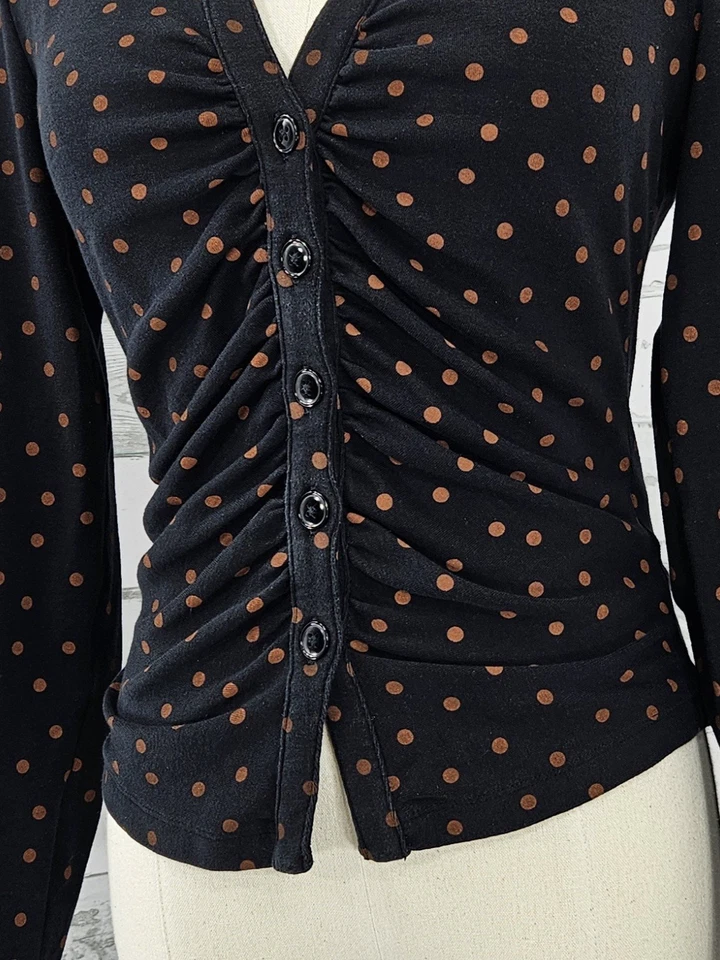 Top Anthropologie Maeve estampado a lunares fruncido con botones para mujer pequeño Foto 3 de 4