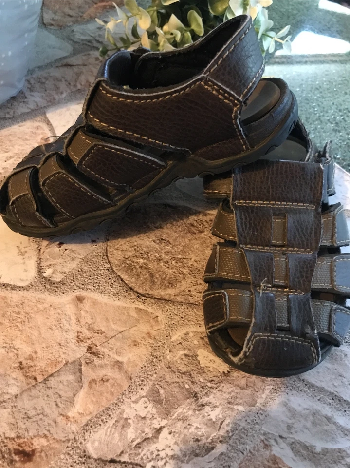 Smart Fit 凉鞋 学步儿童 尺码 11 棕色皮革外观,防滑,二手状况完好 儿童 — 第 2/4 张图片