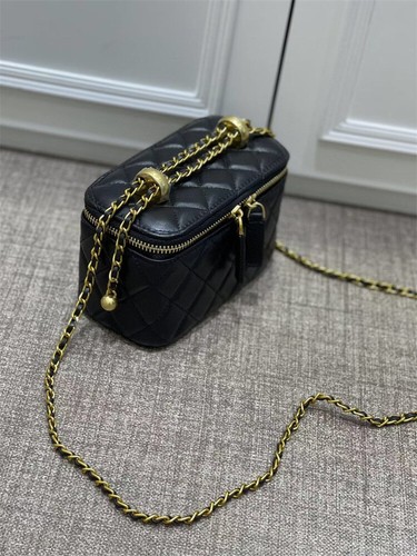 Mini Bolso de Hombro Pequeño Acolchado de Piel de Cordero con Estuche de Tocador de Cadena - Imagen 28 de 63