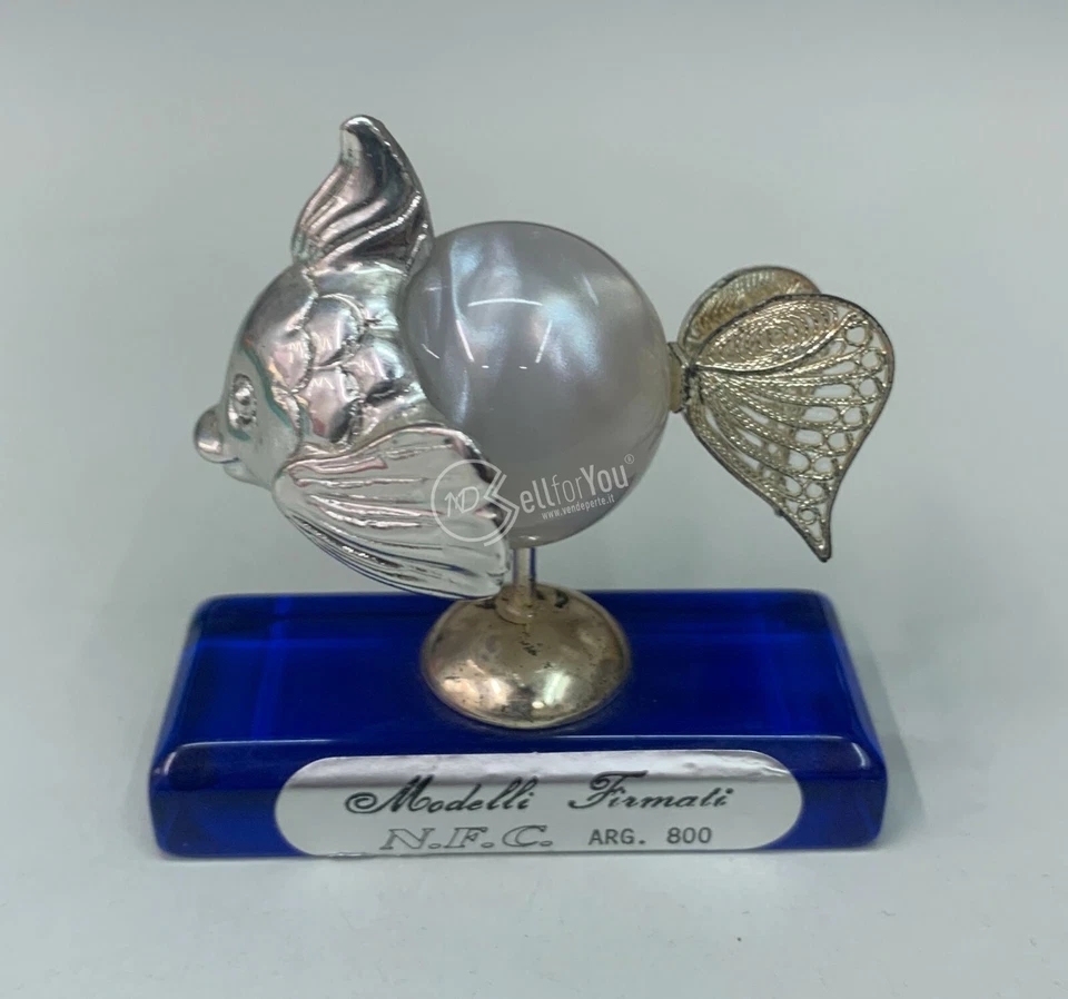 SOPPRAMMOBILE PESCE IN ARGENTO 800 N.F.C. DIM. 6X2,5X6 CM PIEDISTALLO BLU - Immagine 2 di 3