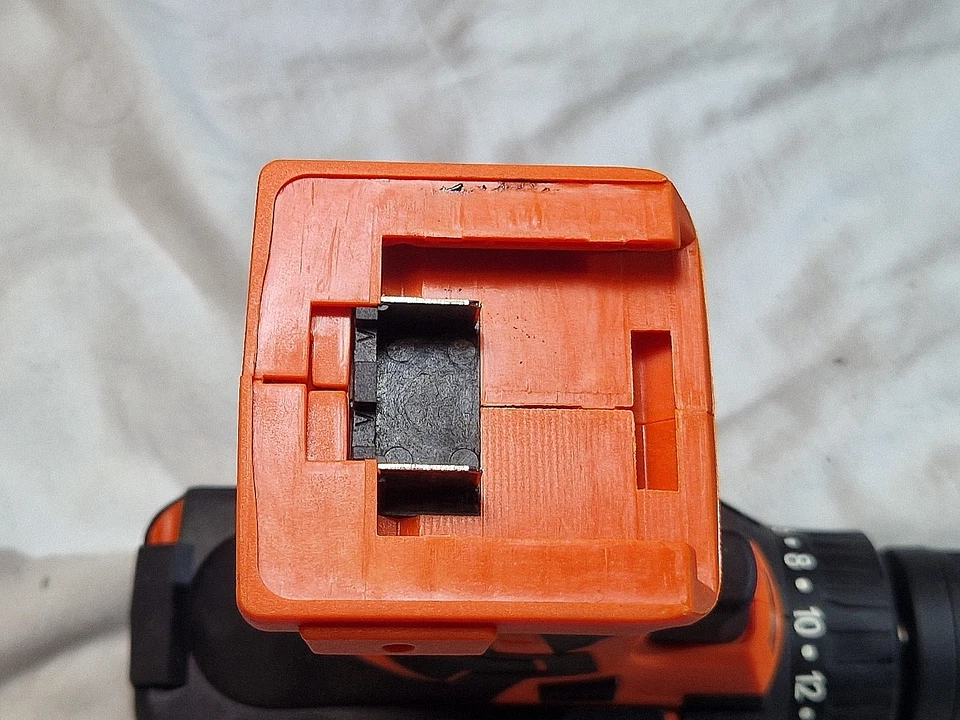 Taladro atornillador inalámbrico Vonhaus 3500025 18V sin batería sin cargador (funciona) Foto 4 de 4