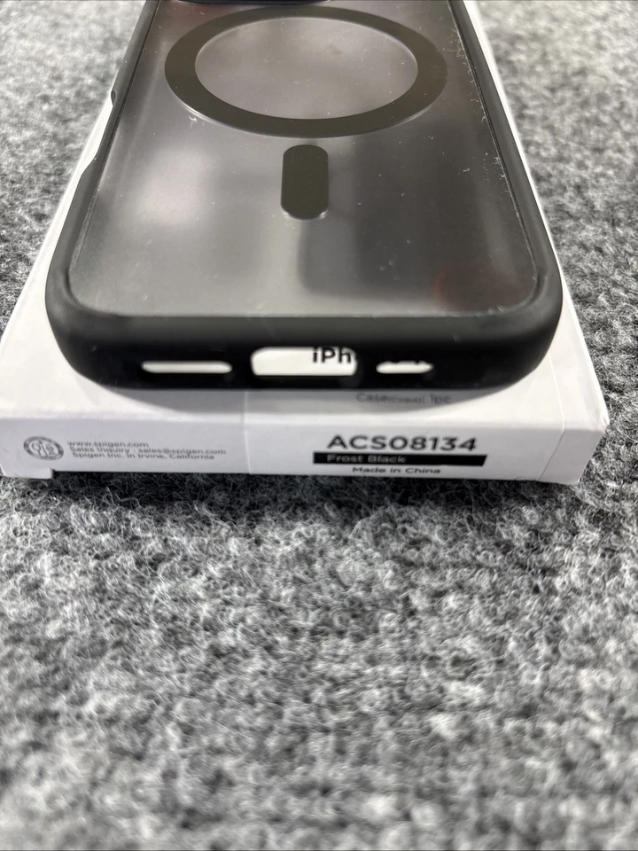 Funda de teléfono MagFit ultra híbrida negra escarcha ACS08134 para iPhone 16 Pro Spigen Foto 3 de 4